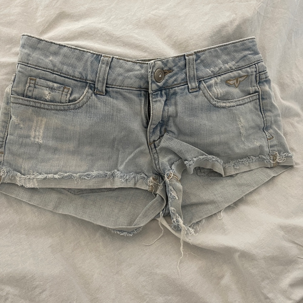 Distressed short shorts